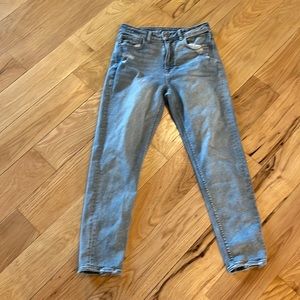 American Eagle mom jean. size: US 4